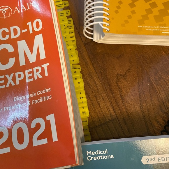 AAPC ICD 10 HCPCS CPT MEDICAL TERMINOLOGY BOOKS - Picture 3 of 3